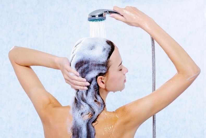 Así es como debes lavar tu pelo para evitar su caída
